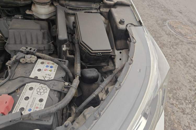 Used Honda CR-V 2016 2.0L two-wheel drive Urban Edition Engine Bay Left