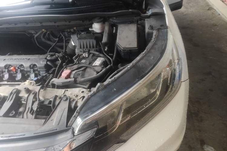 Used Honda CR-V 2016 2.0L two-wheel drive Urban Edition Engine Bay Left