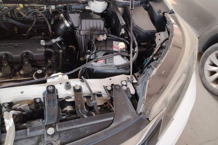 Used Honda CR-V 2016 2.0L two-wheel drive Urban Edition Engine Bay Left