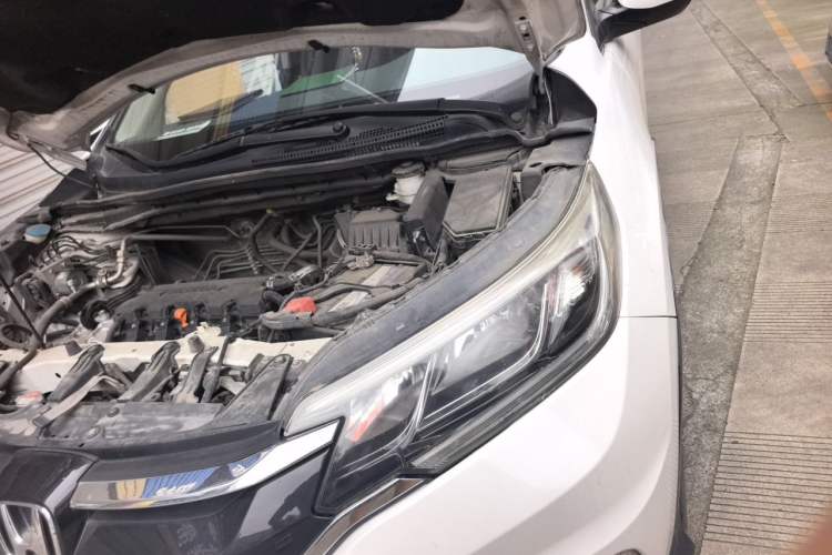 Used Honda CR-V 2016 2.0L two-wheel drive Urban Edition Engine Bay Left
