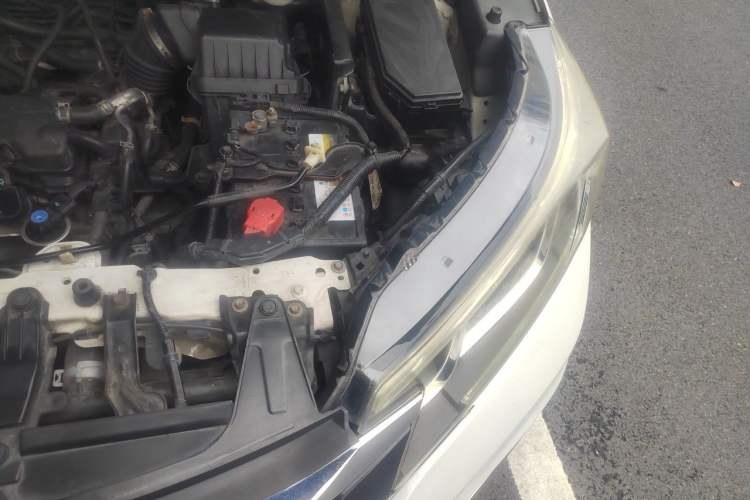 Used Honda CR-V 2016 2.0L two-wheel drive Urban Edition Engine Bay Left