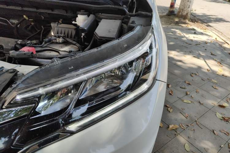 Used Honda CR-V 2016 2.0L two-wheel drive Urban Edition Engine Bay Left