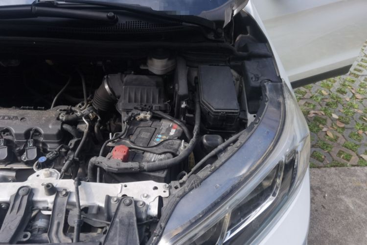 Used Honda CR-V 2016 2.0L two-wheel drive Urban Edition Engine Bay Left