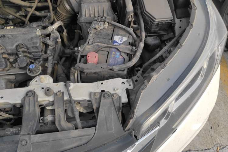 Used Honda CR-V 2016 2.0L two-wheel drive Urban Edition Engine Bay Left