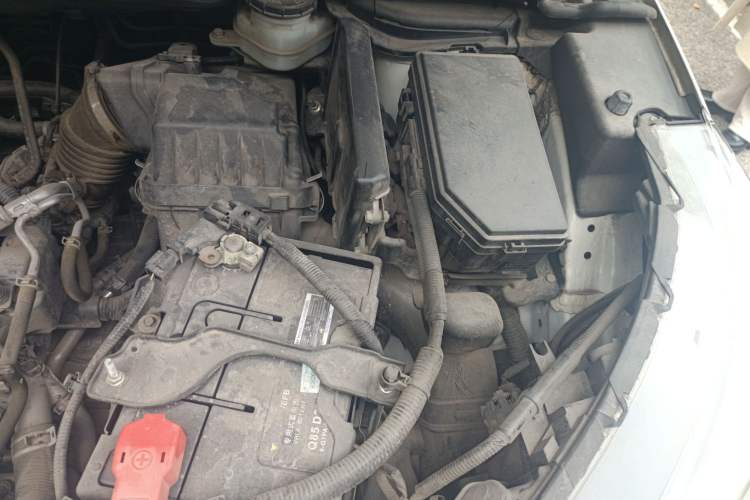 Used Honda CR-V 2016 2.0L two-wheel drive Urban Edition Engine Bay Left