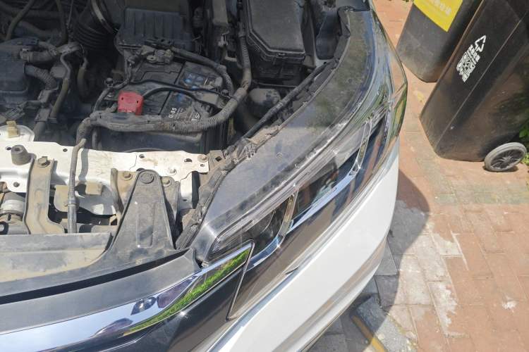 Used Honda CR-V 2016 2.0L two-wheel drive Urban Edition Engine Bay Left