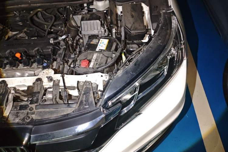 Used Honda CR-V 2016 2.0L two-wheel drive Urban Edition Engine Bay Left