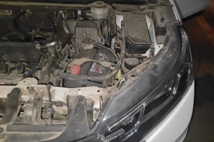 Used Honda CR-V 2016 2.0L two-wheel drive Urban Edition Engine Bay Left