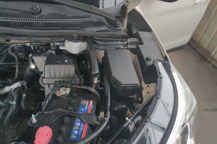 Used Honda CR-V 2016 2.0L two-wheel drive Urban Edition Engine Bay Left