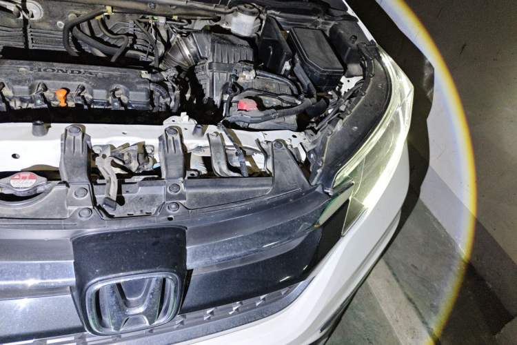 Used Honda CR-V 2016 2.0L two-wheel drive Urban Edition Engine Bay Left