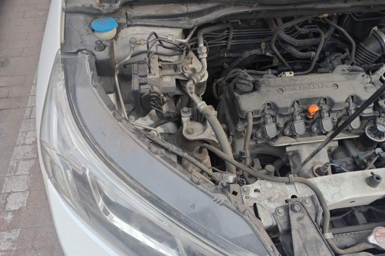 Used Honda CR-V 2016 2.0L two-wheel drive Urban Edition Engine Bay Right