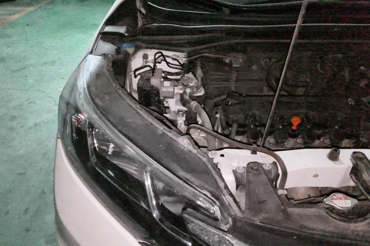 Used Honda CR-V 2016 2.0L two-wheel drive Urban Edition Engine Bay Right
