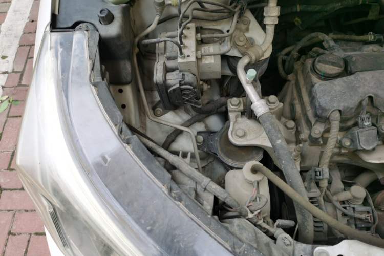 Used Honda CR-V 2016 2.0L two-wheel drive Urban Edition Engine Bay Right