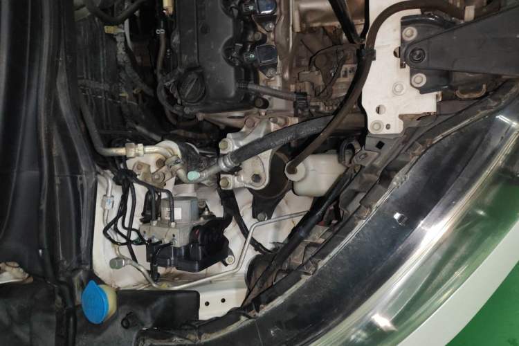 Used Honda CR-V 2016 2.0L two-wheel drive Urban Edition Engine Bay Right