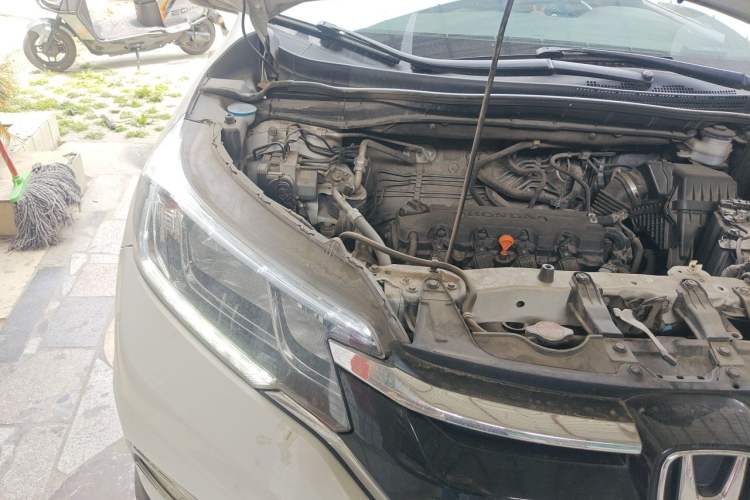 Used Honda CR-V 2016 2.0L two-wheel drive Urban Edition Engine Bay Right