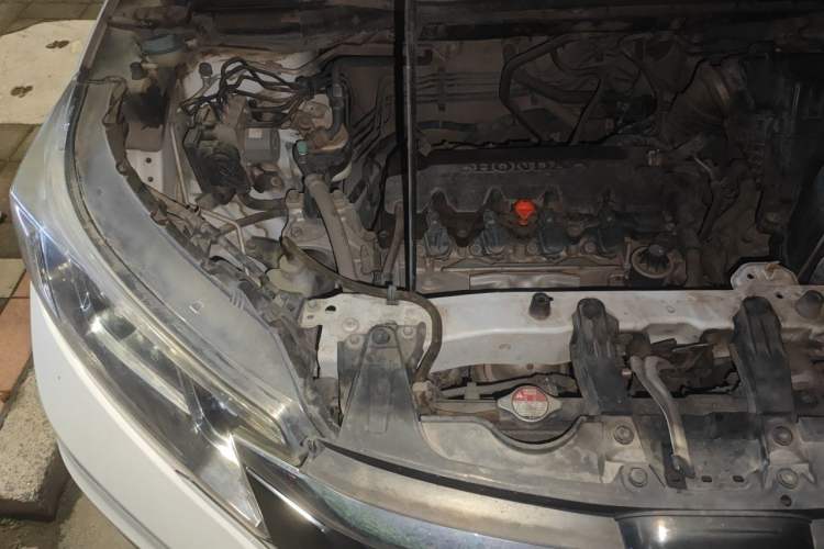 Used Honda CR-V 2016 2.0L two-wheel drive Urban Edition Engine Bay Right