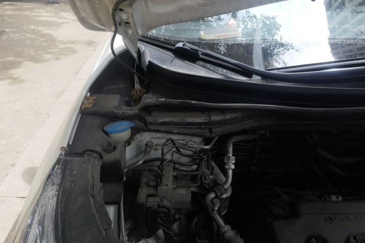 Used Honda CR-V 2016 2.0L two-wheel drive Urban Edition Engine Bay Right