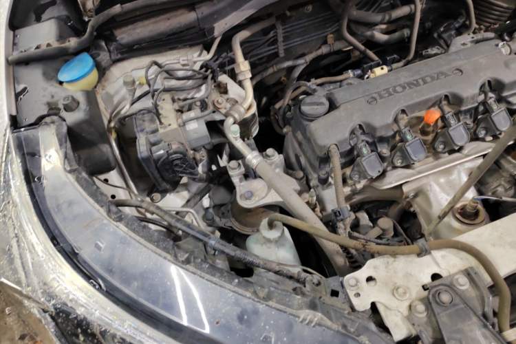 Used Honda CR-V 2016 2.0L two-wheel drive Urban Edition Engine Bay Right