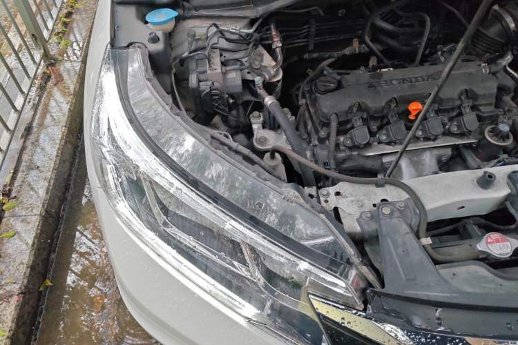 Used Honda CR-V 2016 2.0L two-wheel drive Urban Edition Engine Bay Right