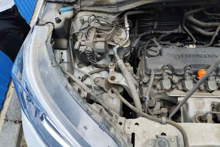 Used Honda CR-V 2016 2.0L two-wheel drive Urban Edition Engine Bay Right