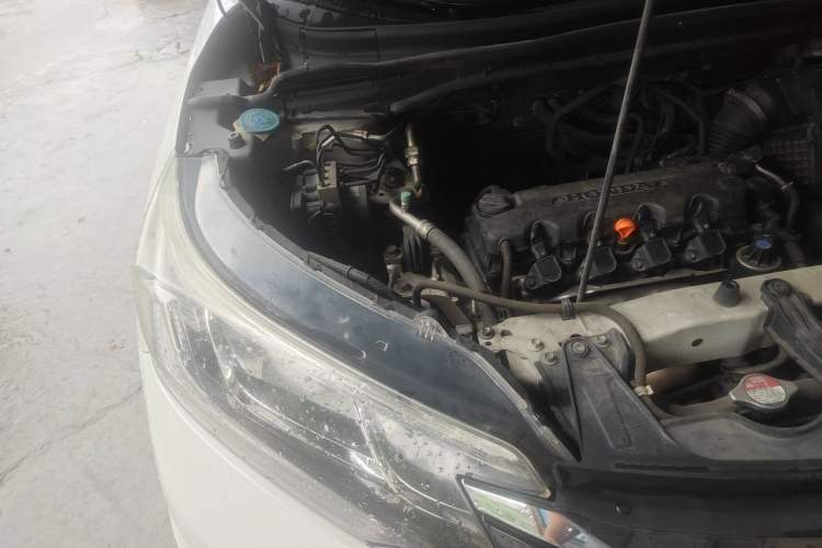 Used Honda CR-V 2016 2.0L two-wheel drive Urban Edition Engine Bay Right
