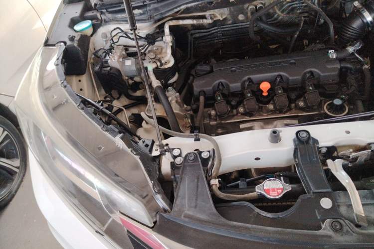 Used Honda CR-V 2016 2.0L two-wheel drive Urban Edition Engine Bay Right