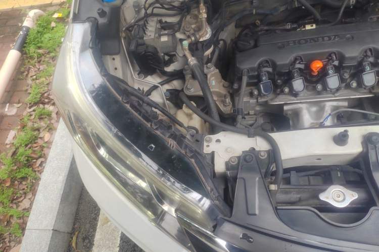 Used Honda CR-V 2016 2.0L two-wheel drive Urban Edition Engine Bay Right