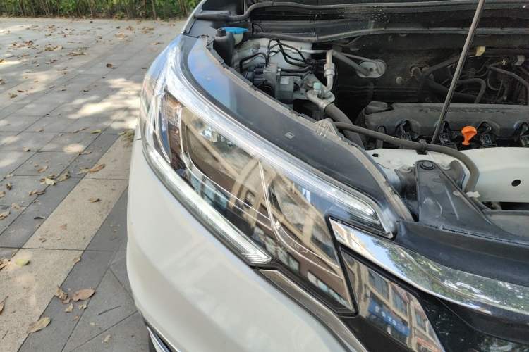 Used Honda CR-V 2016 2.0L two-wheel drive Urban Edition Engine Bay Right