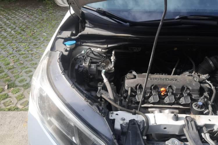 Used Honda CR-V 2016 2.0L two-wheel drive Urban Edition Engine Bay Right