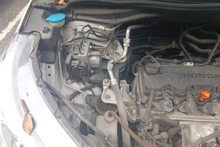 Used Honda CR-V 2016 2.0L two-wheel drive Urban Edition Engine Bay Right