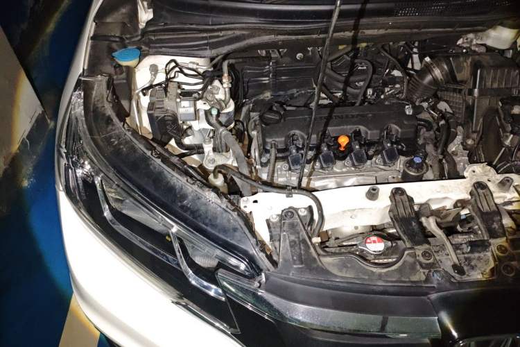 Used Honda CR-V 2016 2.0L two-wheel drive Urban Edition Engine Bay Right