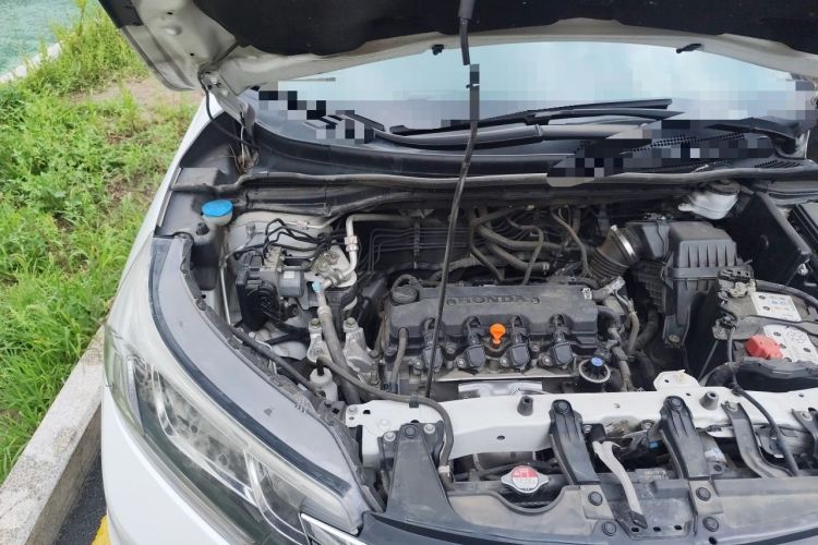 Used Honda CR-V 2016 2.0L two-wheel drive Urban Edition Engine Bay Right