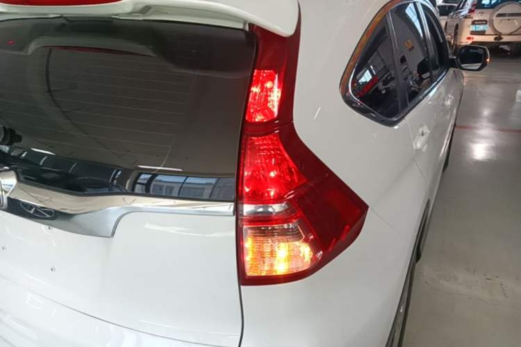 Used Honda CR-V 2016 2.0L two-wheel drive Urban Edition Exterior 3