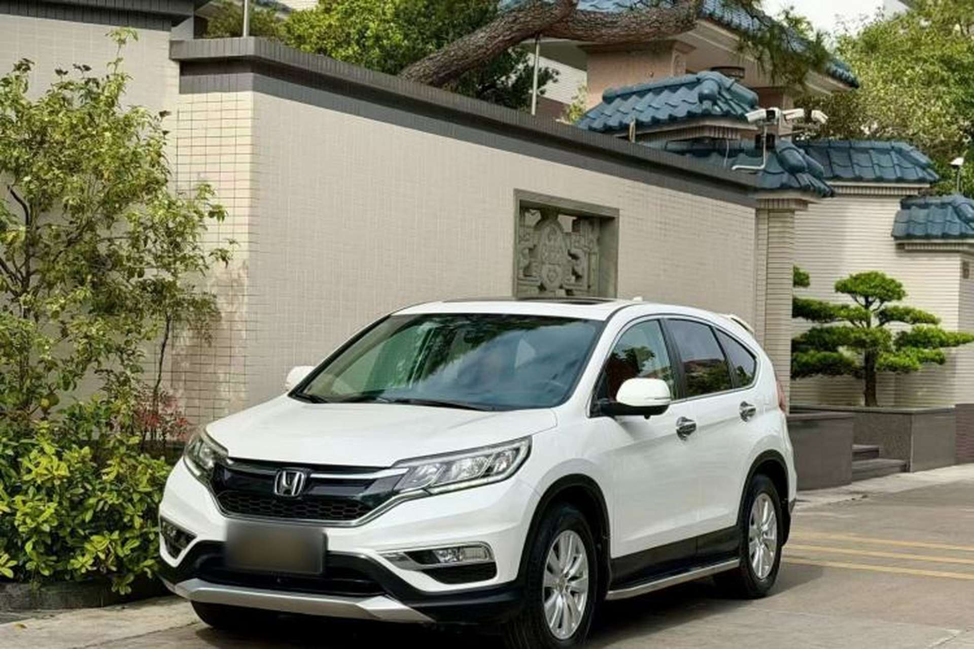 Used Honda CR-V 2016 2.0L two-wheel drive Urban Edition Front Left 45 Deg