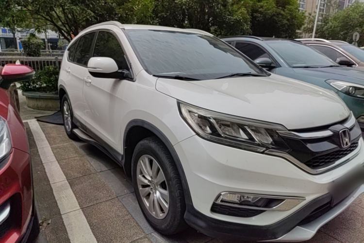 Used Honda CR-V 2016 2.0L Two-Wheel Drive Classic Edition Front Right 45 Deg