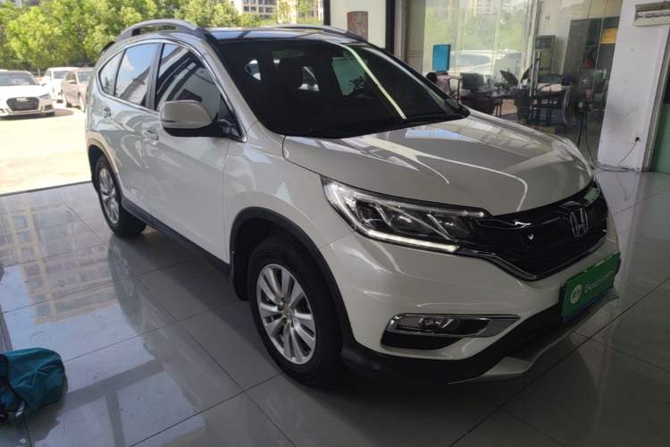 Used Honda CR-V 2016 2.0L two-wheel drive Urban Edition Front Right 45 Deg
