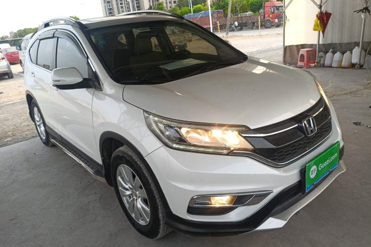 Used Honda CR-V 2016 2.0L two-wheel drive Urban Edition Front Right 45 Deg