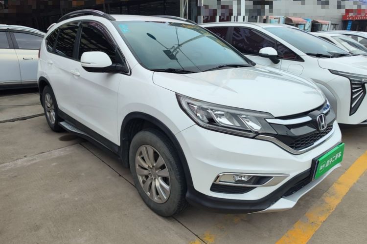 Used Honda CR-V 2016 2.0L Two-Wheel Drive Classic Edition Front Right 45 Deg