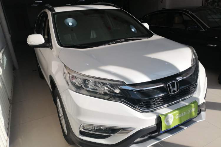 Used Honda CR-V 2016 2.0L Two-Wheel Drive Classic Edition Front Right 45 Deg