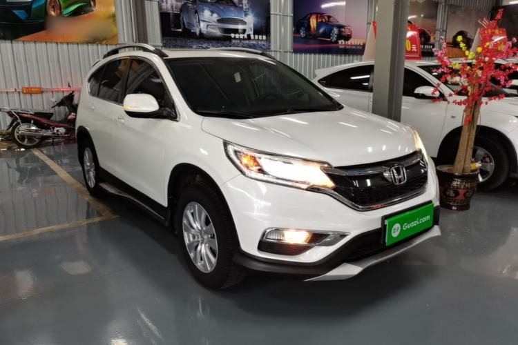 Used Honda CR-V 2016 2.0L two-wheel drive Urban Edition Front Right 45 Deg