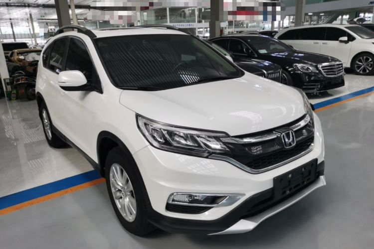 Used Honda CR-V 2016 2.0L two-wheel drive Urban Edition Front Right 45 Deg
