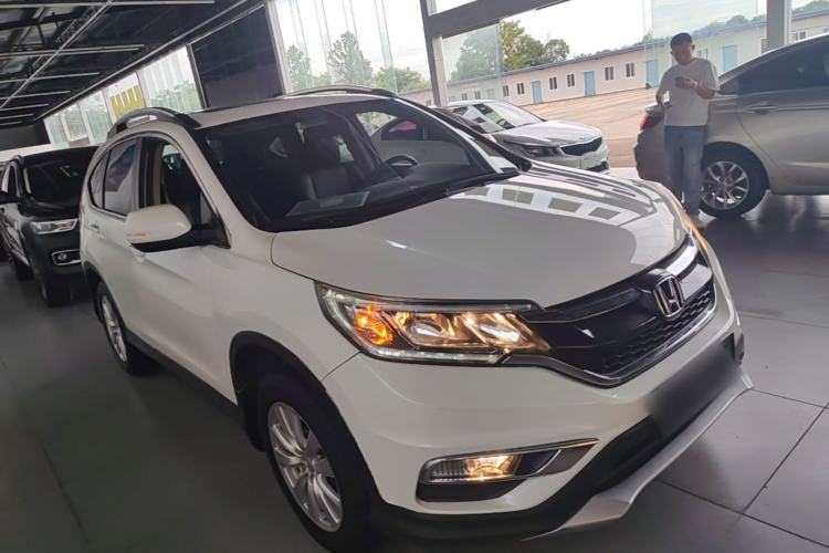 Used Honda CR-V 2016 2.0L two-wheel drive Urban Edition Front Right 45 Deg