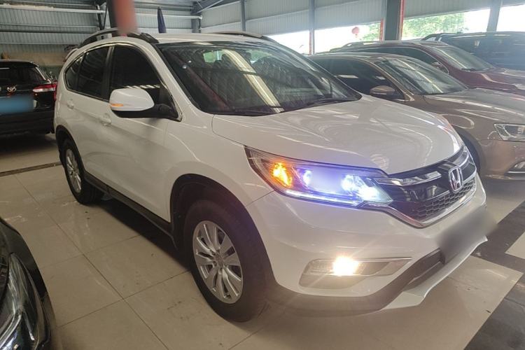 Used Honda CR-V 2016 2.0L Two-Wheel Drive Classic Edition Front Right 45 Deg