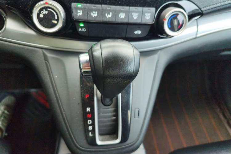 Used Honda CR-V 2016 2.0L Two-Wheel Drive Classic Edition Gear Lever