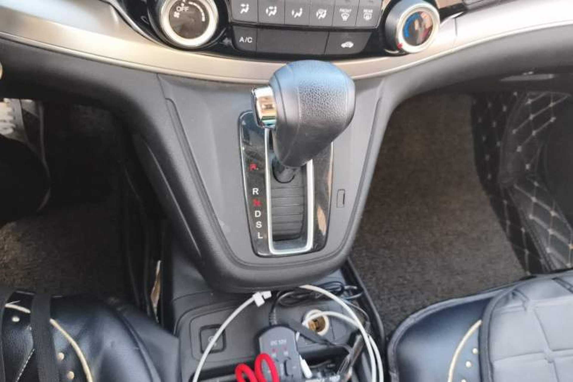 Used Honda CR-V 2016 2.0L two-wheel drive Urban Edition Gear Lever