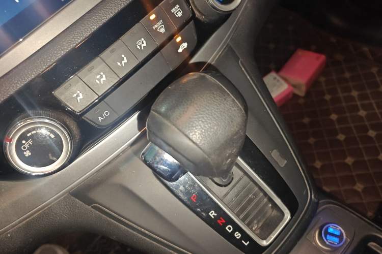 Used Honda CR-V 2016 2.0L Two-Wheel Drive Classic Edition Gear Lever