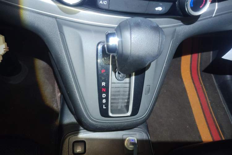 Used Honda CR-V 2016 2.0L Two-Wheel Drive Classic Edition Gear Lever