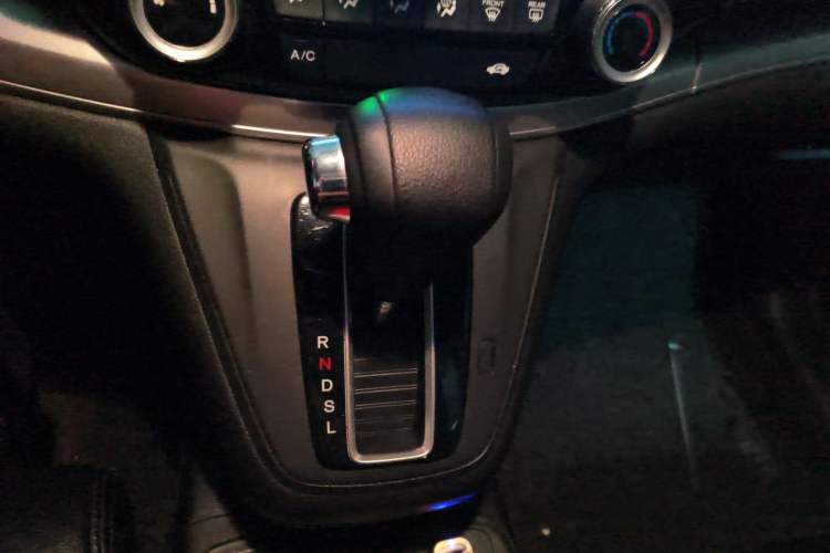 Used Honda CR-V 2016 2.0L two-wheel drive Urban Edition Gear Lever