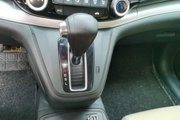Used Honda CR-V 2016 2.0L two-wheel drive Urban Edition Gear Lever