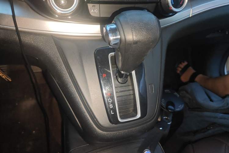 Used Honda CR-V 2016 2.0L two-wheel drive Urban Edition Gear Lever